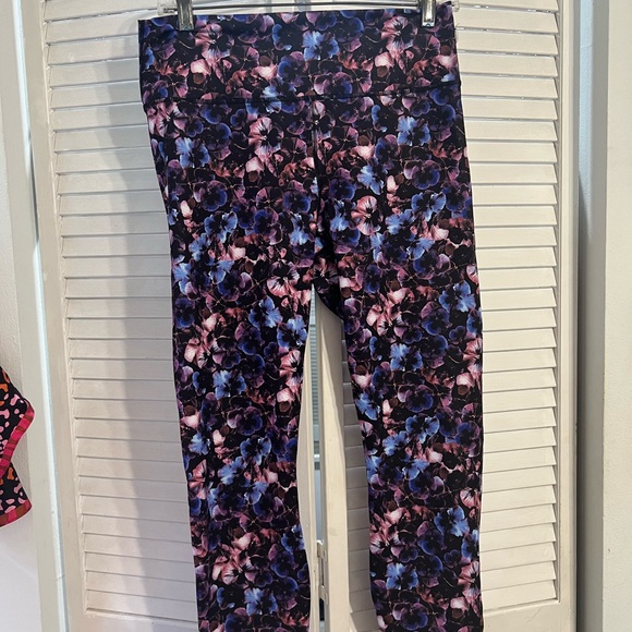 Fabletics Floral Legging NWOT - Picture 2 of 4